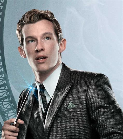 who played theseus scamander